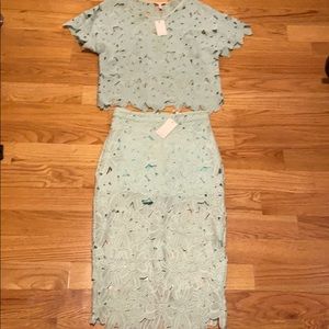 Blue/green colored two piece set